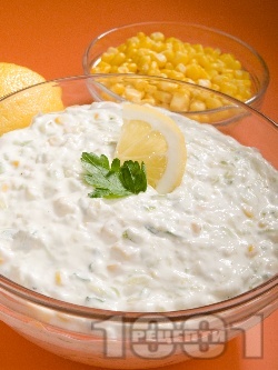 Млечна салата от тиквички и царевица - снимка на рецептата